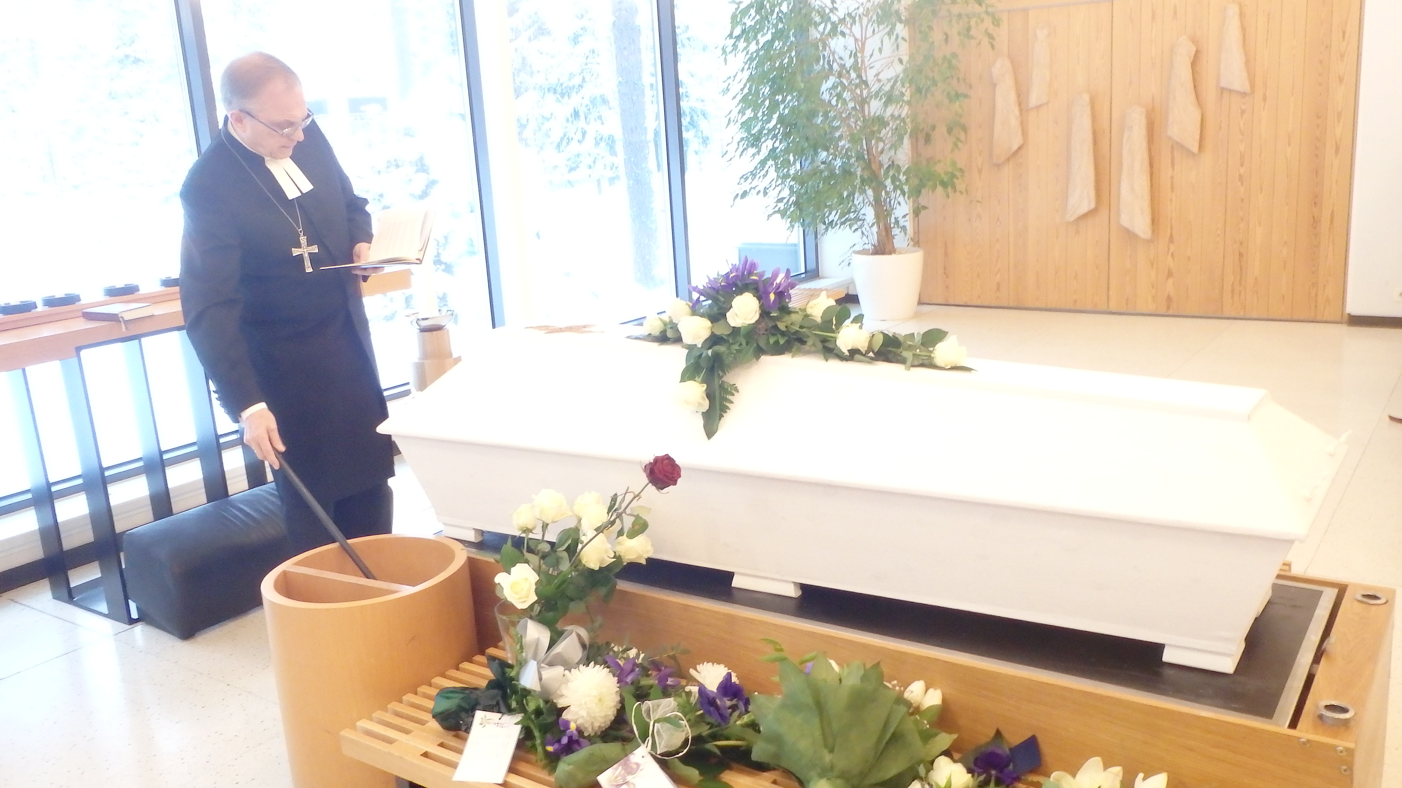 Isän pikkuveli siunaa isän