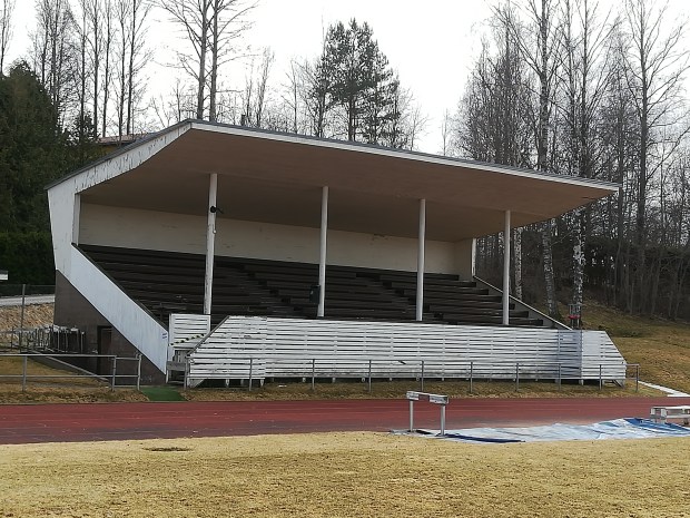 Nummen urheilukentän katsomo