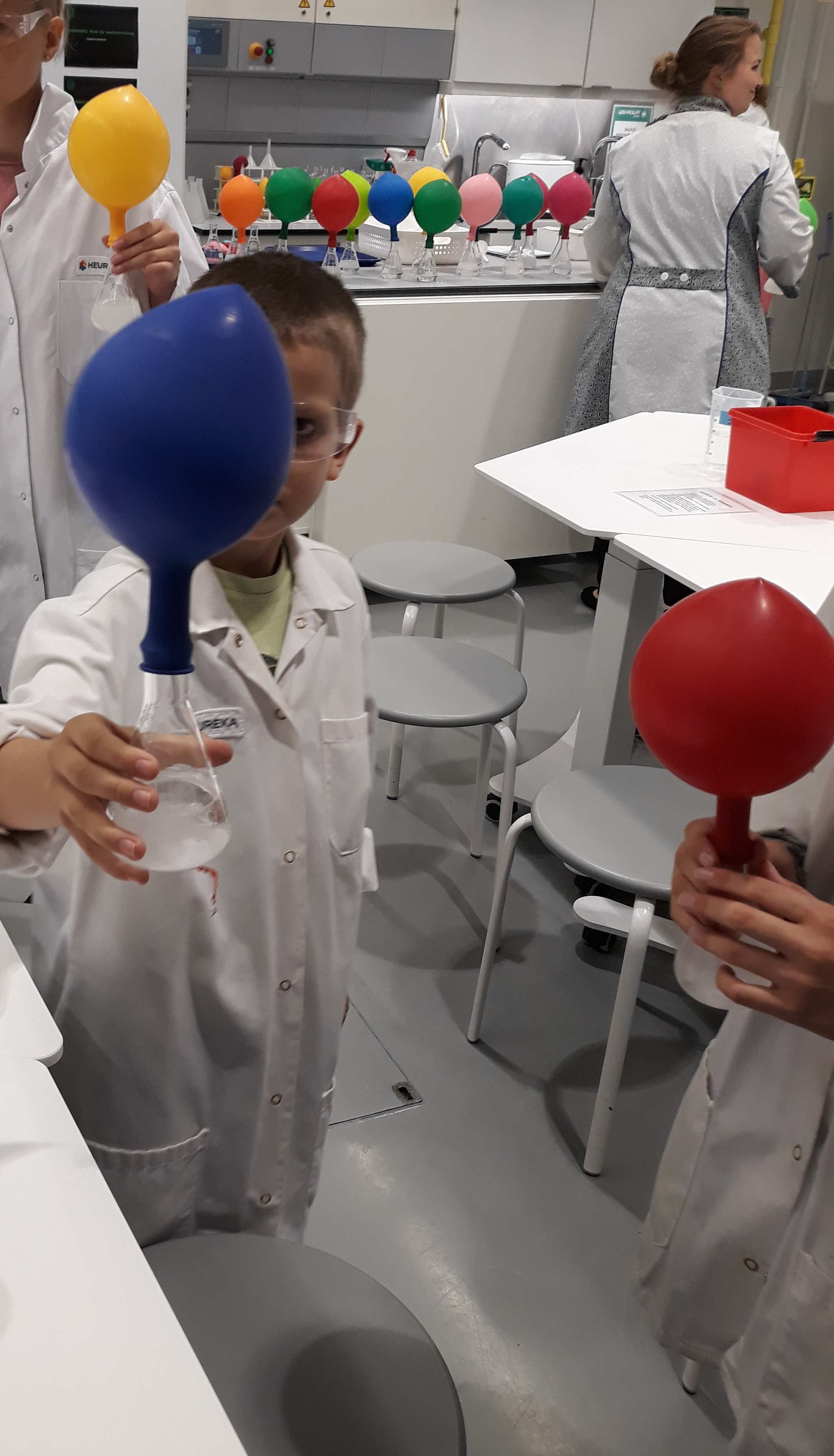 TIedettä tekemässä Heurekassa